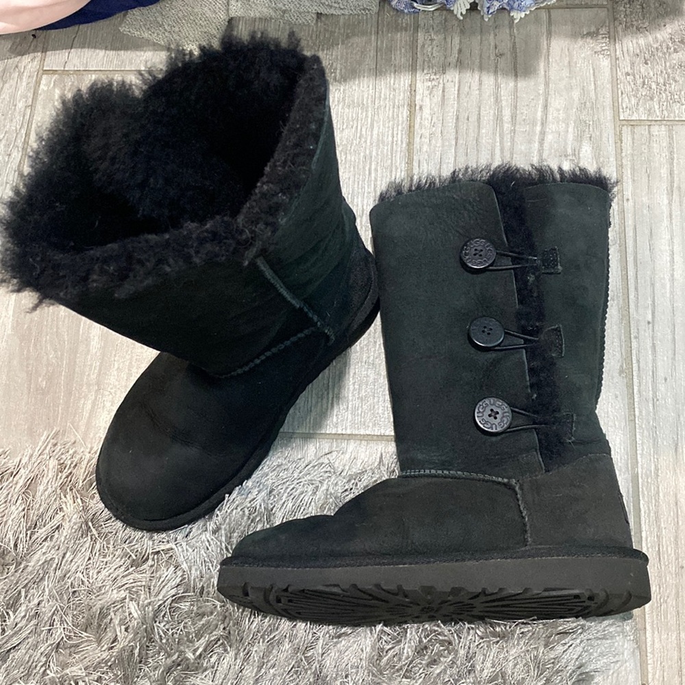 UGG girls size 3 tall Boots with buttons